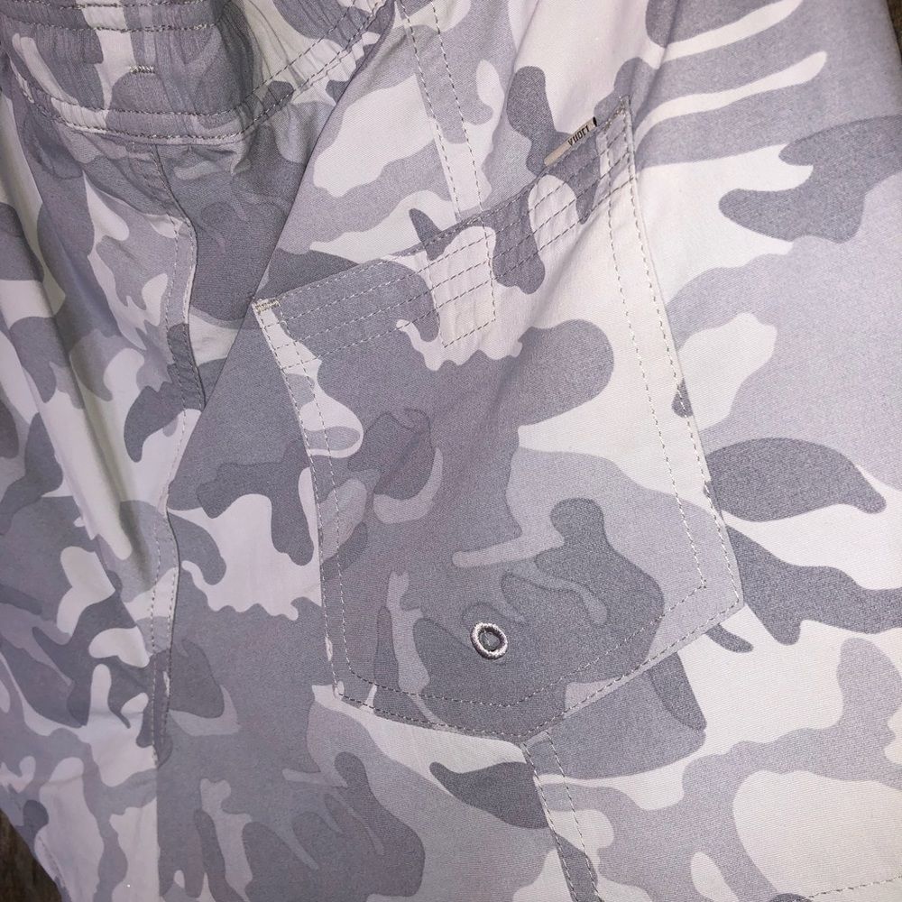 NWT ☀️ LAST ONE Vuori | Sunwashed Short - Pale Grey Camo - Small - Picture 7 of 8